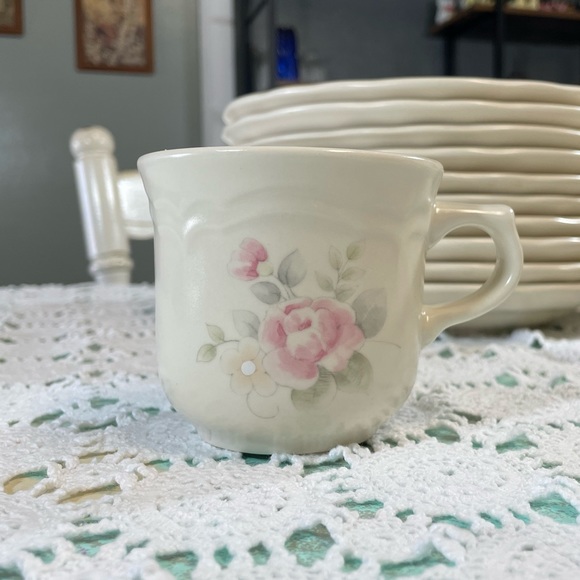 Pfaltzgraff Tea Rose Cup & Saucer Set of 4 Vintage China, Roses Floral Pattern - Picture 10 of 16